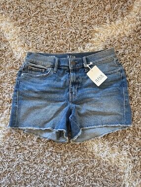 NWT a.n.a Med Antique Indigo Frayed Hem Denim High Rise Denim Shorts 3.5" Inseam